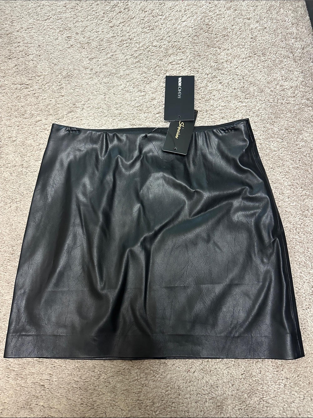 New Shinestar Black Leather like Mini Skirt - M